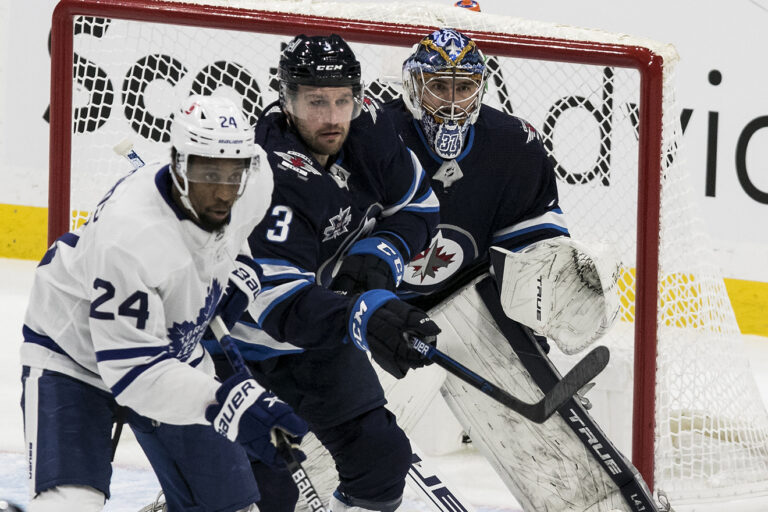 Maple Leafs edge Jets in shootout victory