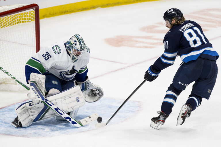 Jets come up short against Canucks