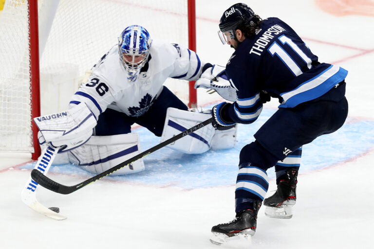 Jets take off against Maple Leafs