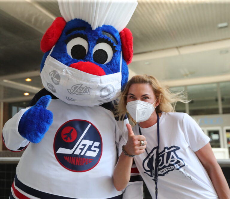 Sights from game 2 between Jets, Canadiens